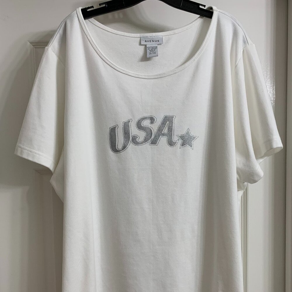 Avenue Brand Women's White Crewneck Shirt w/Silver USA Design, Size 26/28, NWT